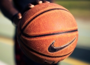 杜兰特新星出色防守表现突出，澳大利亚队前途光明！全场沸腾不已