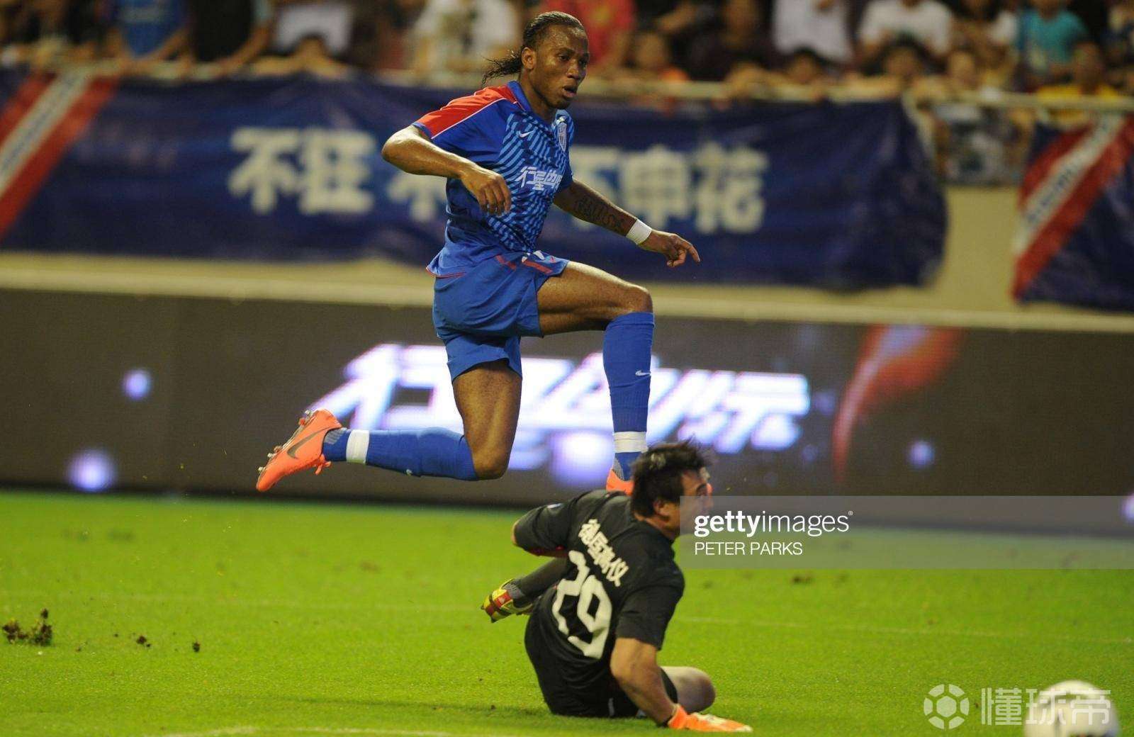 德罗巴在拜仁比赛中夺冠，战术调整引发热议！的简单介绍